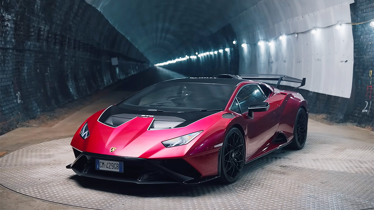 (VIDEO) Cum sună motorul V10 al lui Lamborghini Huracan STO într-un tunel, turat în acceleraţii intense şi înregistrat cu echipament audio de vârf