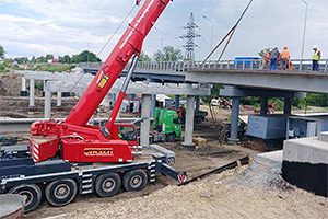 Reconstrucţia celui de-al doilea pod de pe şoseaua Balcani de lângă Chişinău a ajuns la montarea grinzilor
