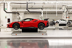 Ferrari a inaugurat o nouă fabrică, unde va produce primul model electric, dar şi modele cu combustie şi hibride