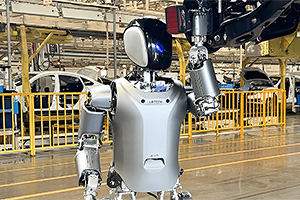 Producătorul chinez Dongfeng devine primul din lume care plasează roboţi umanoizi să asambleze maşini în fabrica sa în locul oamenilor
