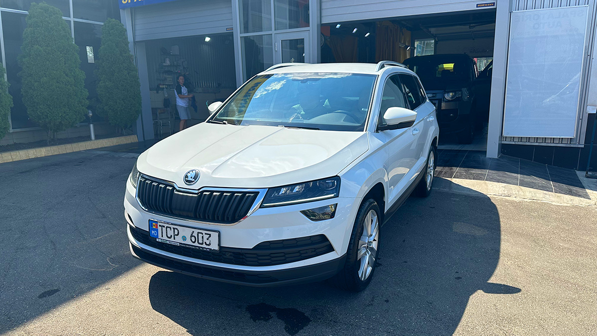 Maşina diesel a redacţiei noastre, Skoda Karoq 4x4, a ajuns la 260 mii km parcurşi şi a venit momentul de a fi scoasă la vânzare, într-o stare impecabilă