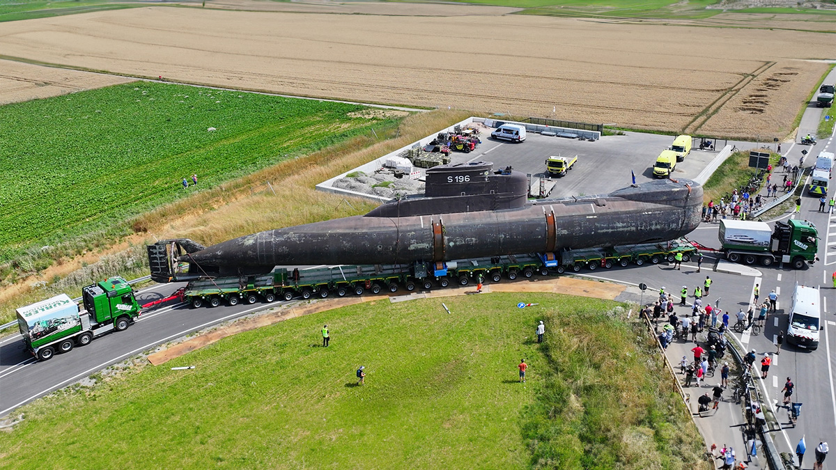 Echipa care a transportat un submarin imens în Germania a inventat o metodă nouă de transporturi agabaritice de transformatoare mari cu mai puţine limitări birocratice